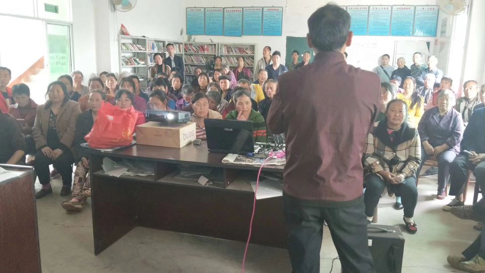 盖尔盖司销售人员下乡宣传生物有机肥知识
